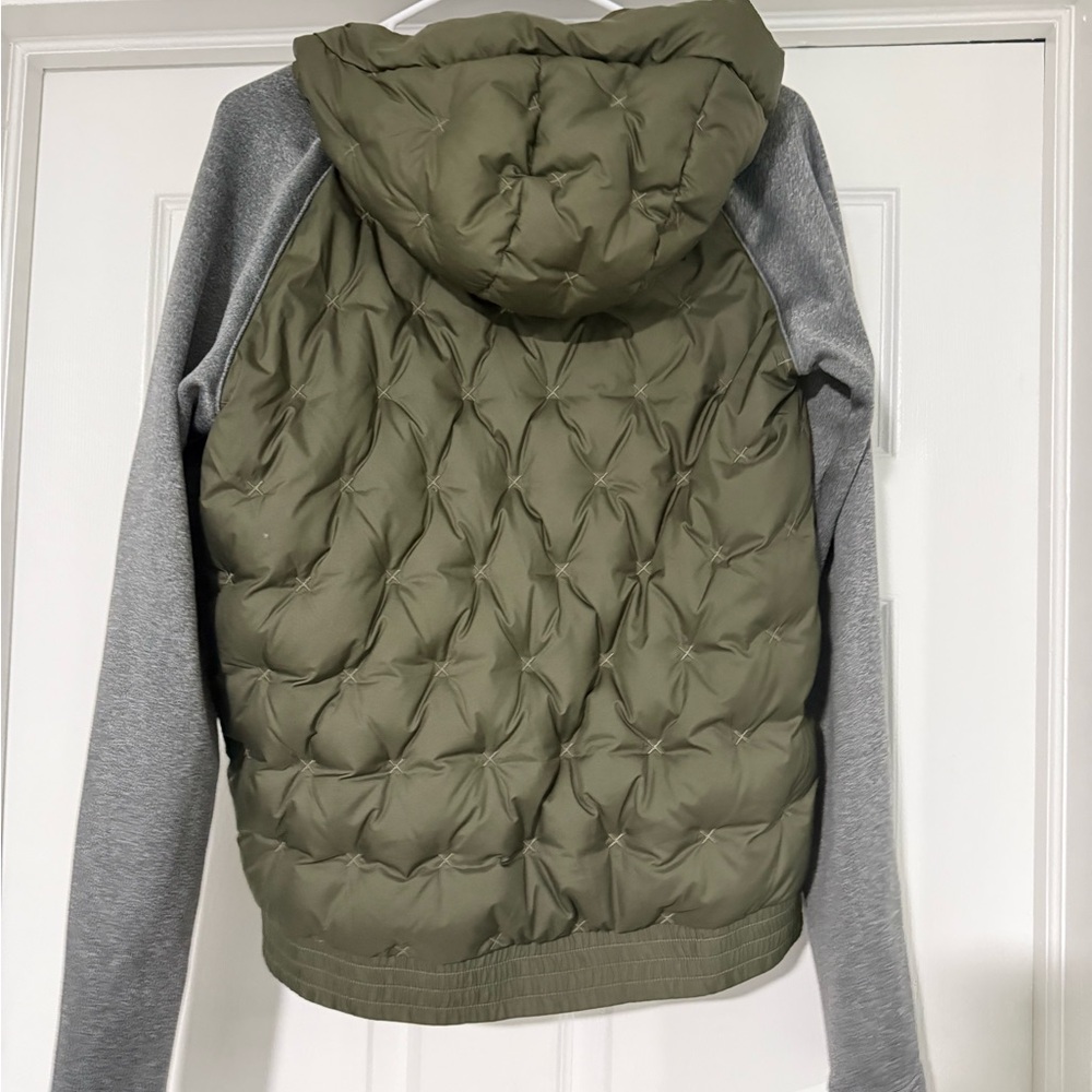 North face goose down Olive Green Quilted Jacket with Gray Sleeves - Picture 3 of 7